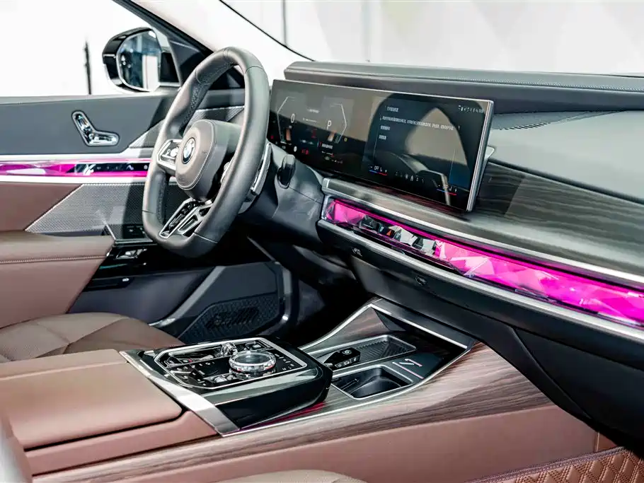 BMW 7 Series 2023 Model 735Li M Sport Package фото 22