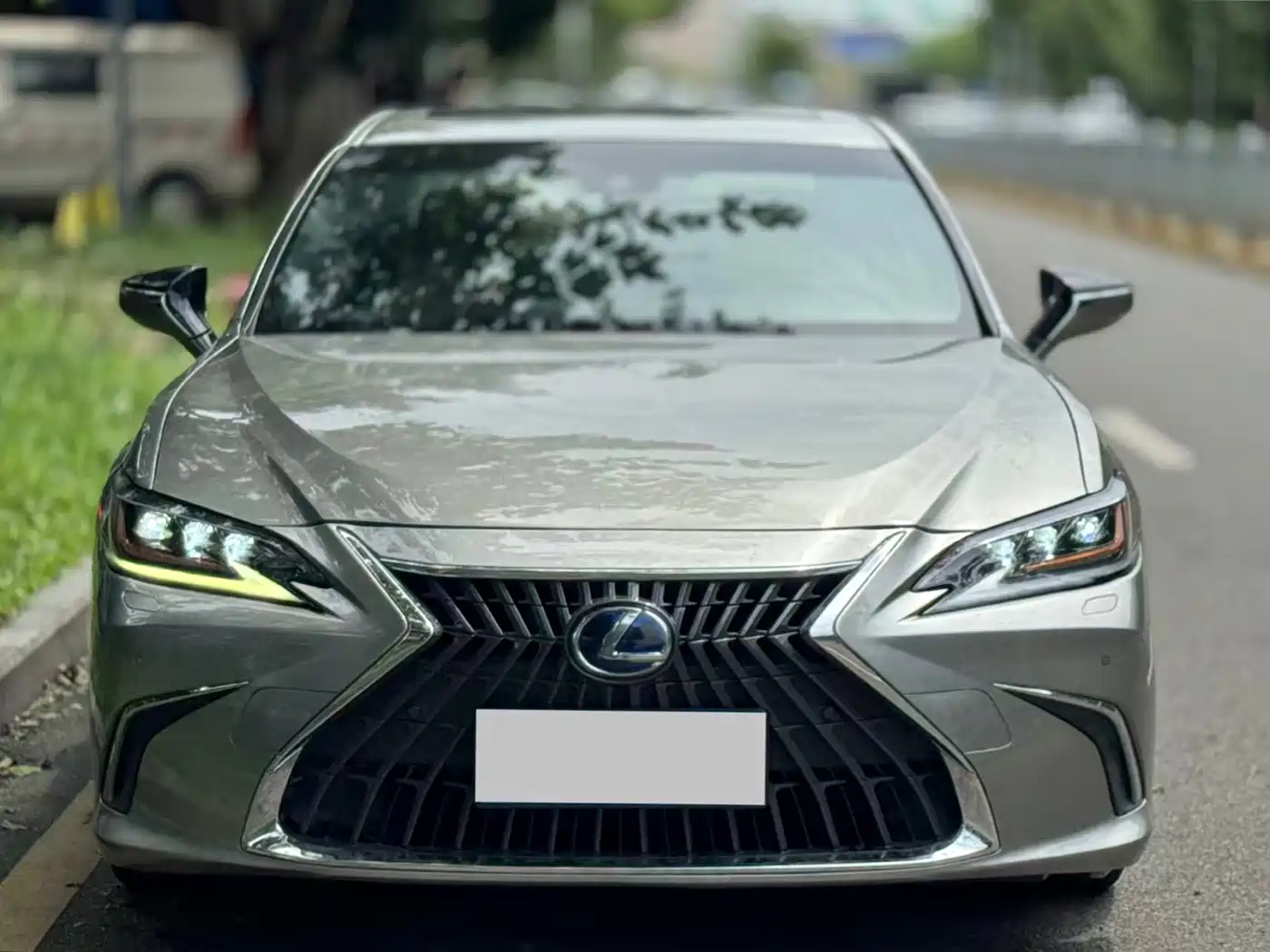 Фото 2 - Lexus ES