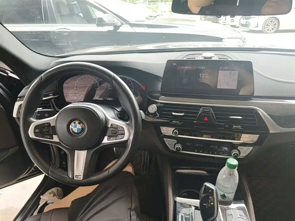 BMW 5 Series 2019 525Li M Sport Package фото 10