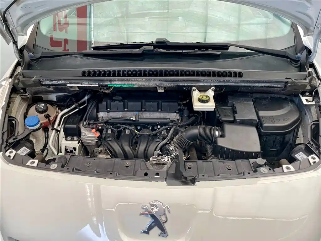 Peugeot 3008 2015 2.0L Automatic Classic Edition фото 16