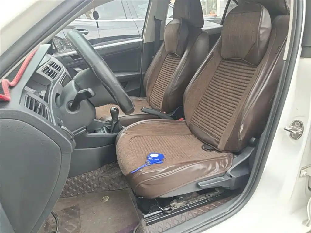 VOLKSWAGEN SANTANA
