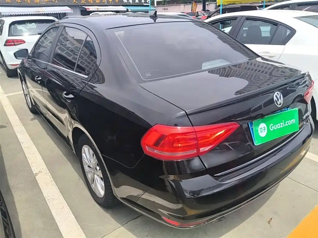 Volkswagen Lavida 2017 1.6L Automatic Comfort Edition фото 5