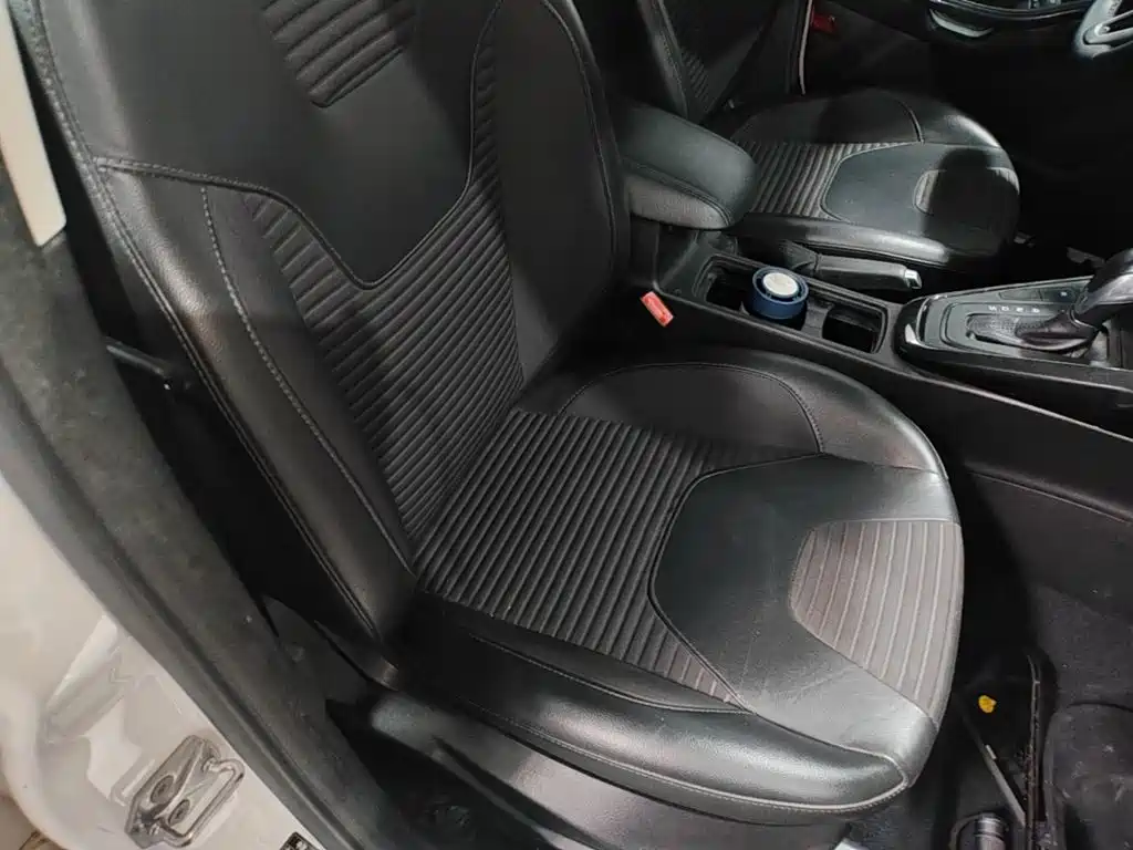 Фото 20 - Ford Focus