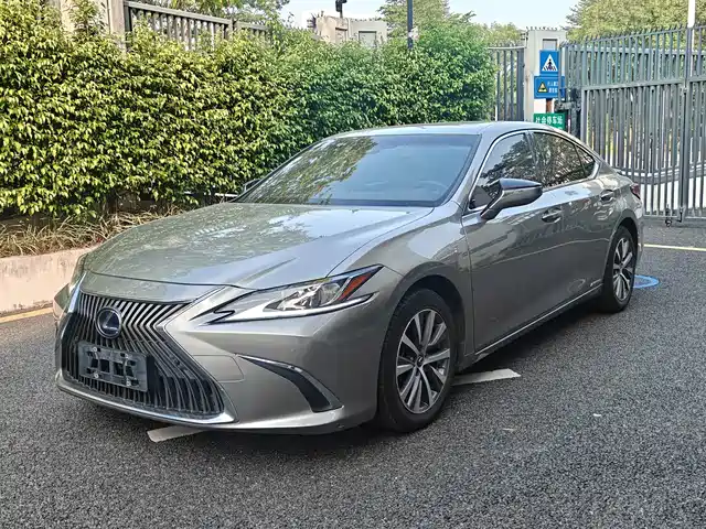 Lexus ES 2021