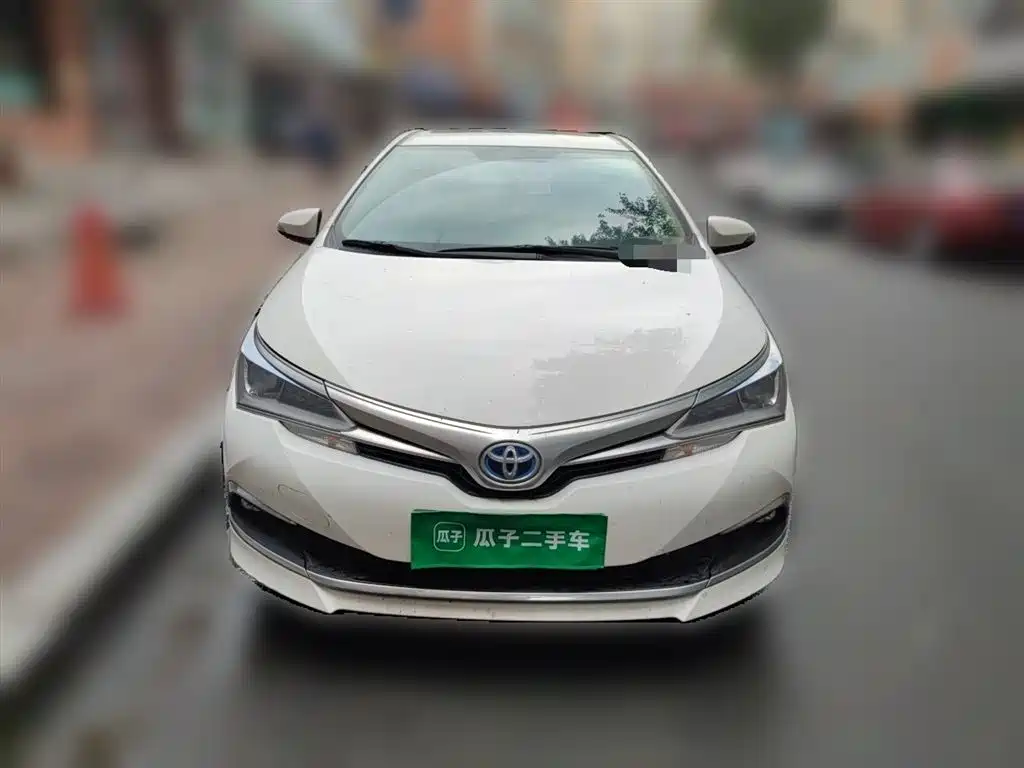 Toyota Corolla 2017 Facelift Hybrid 1.8L E-CVT Leading Edition фото 2