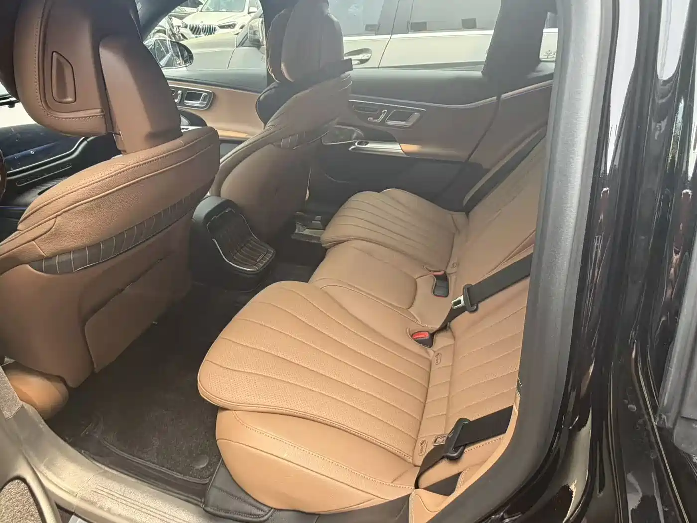 Mercedes-Benz E-Class 2026 E 300 L Luxury фото 8