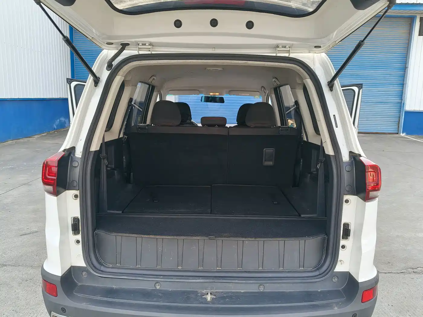 SWM Motor SWM X3 2020 2020 1.5L Manual Trend 7-seater