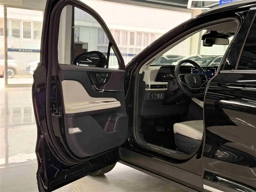 LINCOLN ADVENTURER