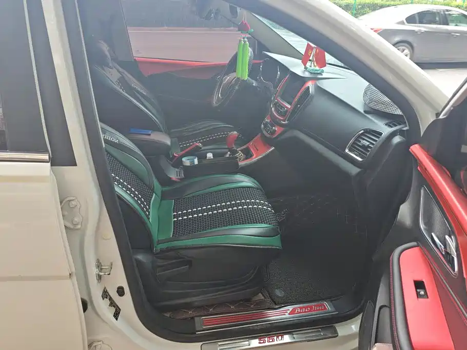 Baojun 560 2015 2015 1.8L Manual Luxury