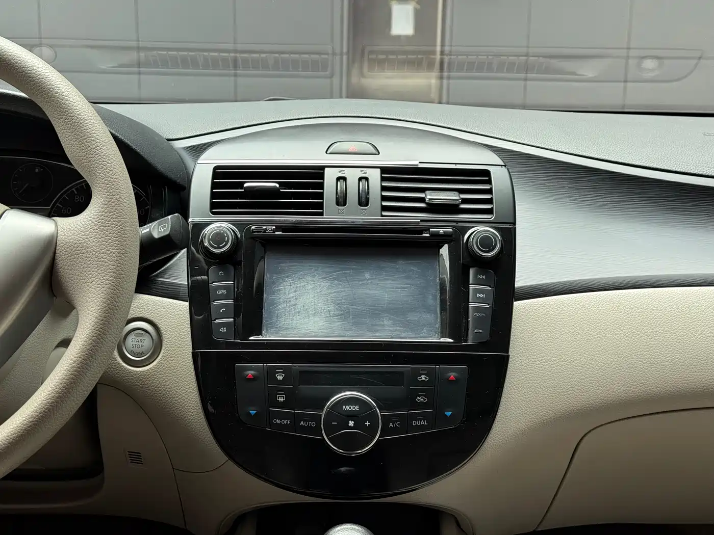 Photo 10 - Nissan Tiida