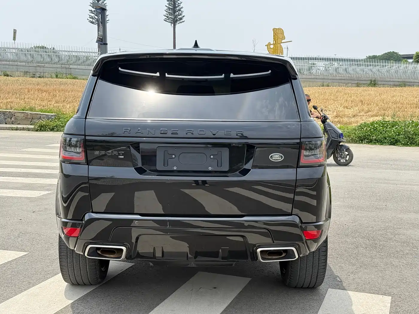 Land Rover Range Rover Sport 2022 3.0 L6 Gloss Black Edition фото 6
