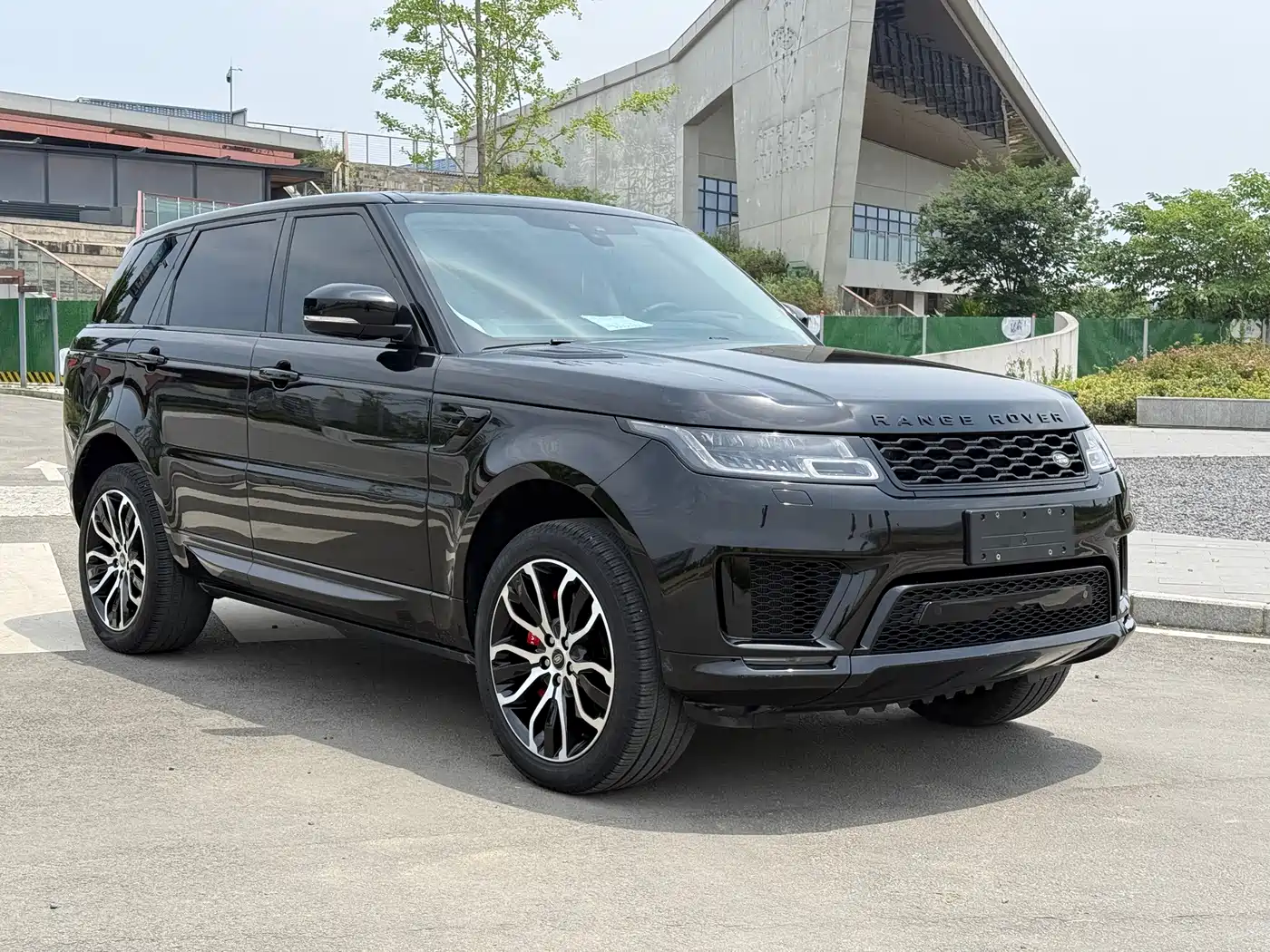 Land Rover Range Rover Sport 2022 3.0 L6 Gloss Black Edition фото 3
