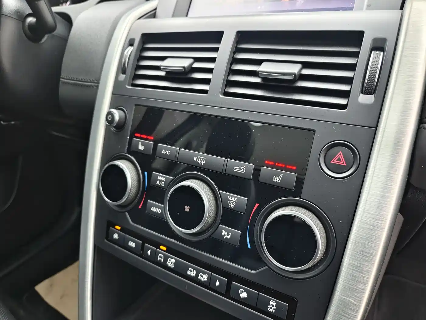 Land Rover Discovery Sport 2017 2.0T HSE фото 11