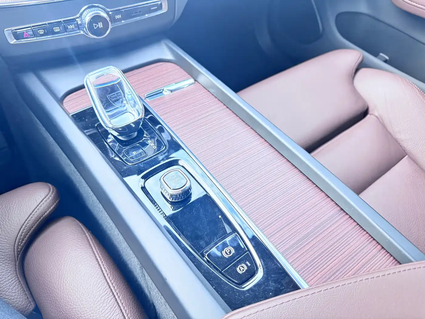 Volvo XC60 Plug-in Hybrid 2024 2024 T8 PHEV Long Range AWD Smart Elite Luxury Edition