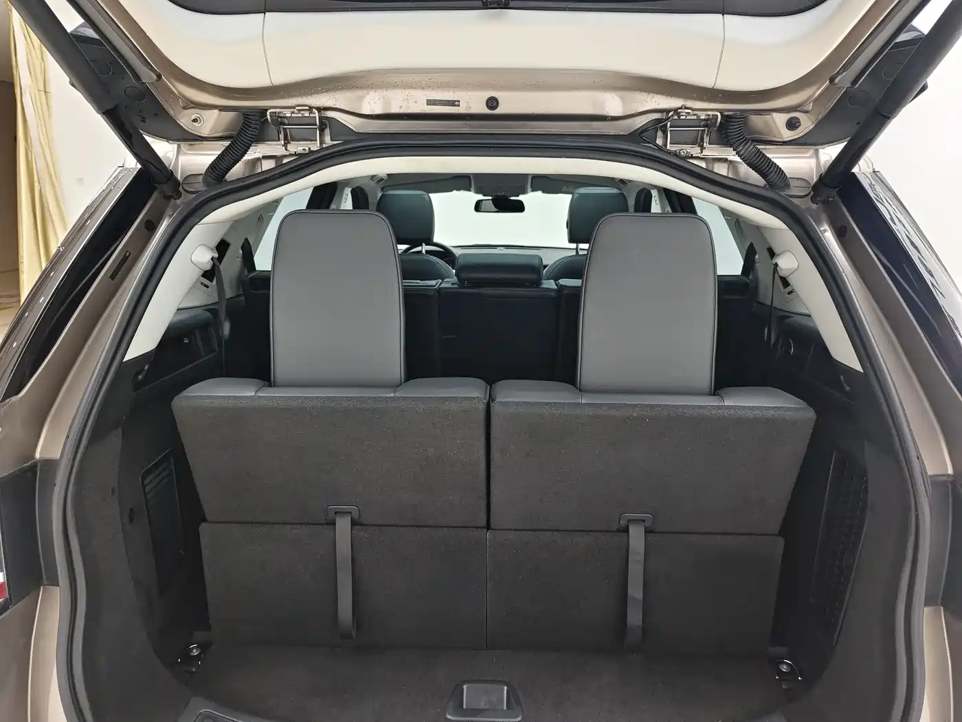 Land Rover Discovery Sport 2017 2.0T HSE фото 13