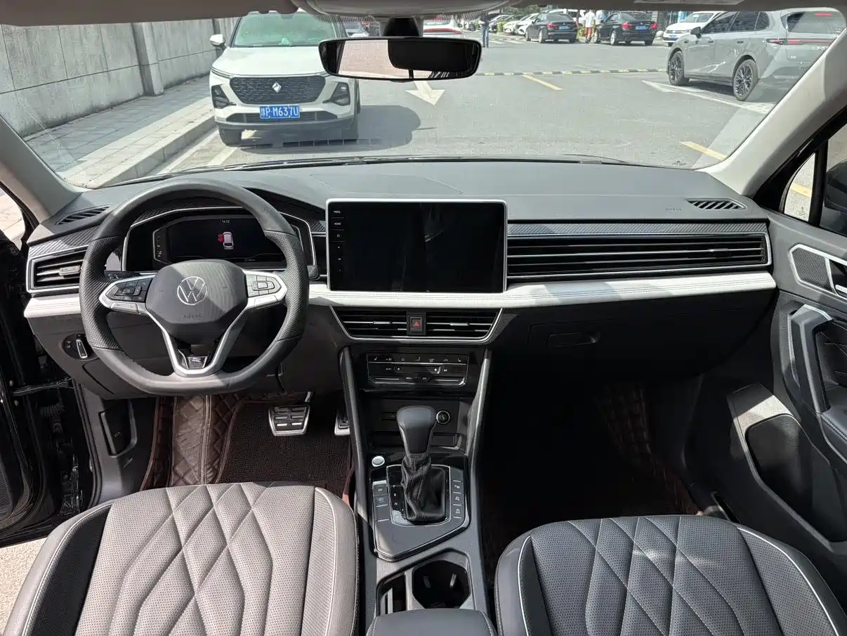 Volkswagen Tiguan L 2024 330TSI Automatic 2WD R-Line Premium Enjoyment Edition фото 7
