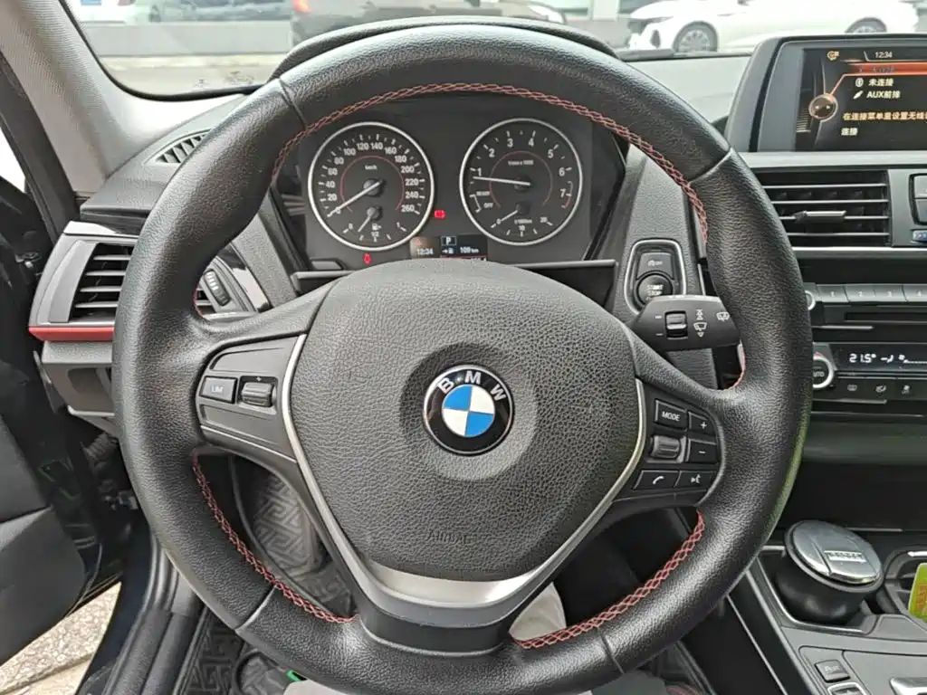 Photo 11 - BMW 1 Series (Import)