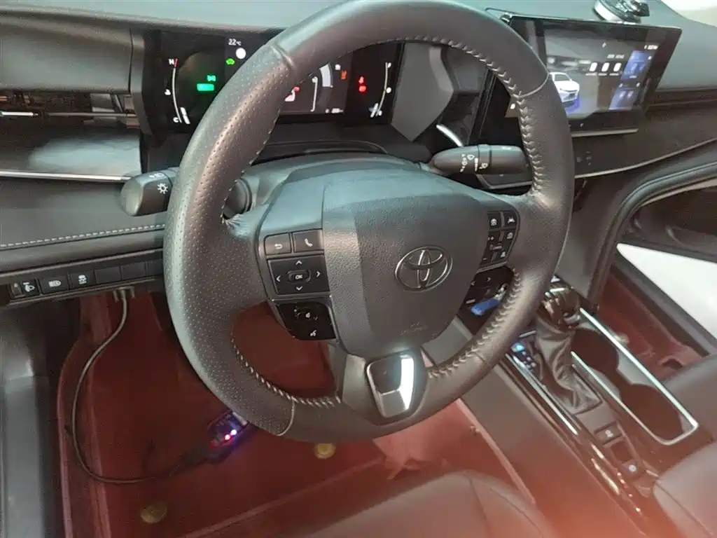 Toyota Camry 2024 Hybrid 2.0HE Elite Edition фото 11