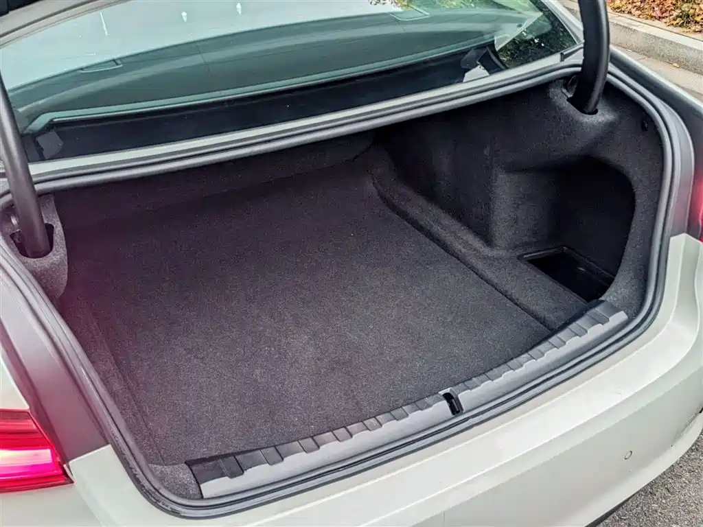 BMW 3 Series 2021 Second Facelift 320i Sport Package фото 4