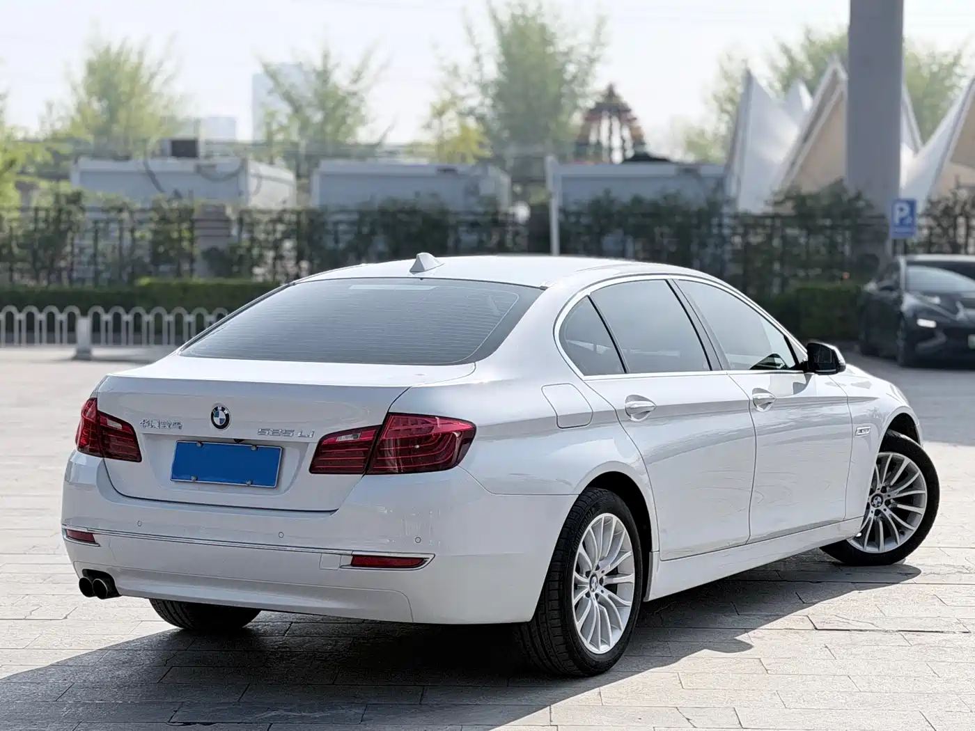 BMW 5 Series 2017 525Li Luxury Design Package фото 3
