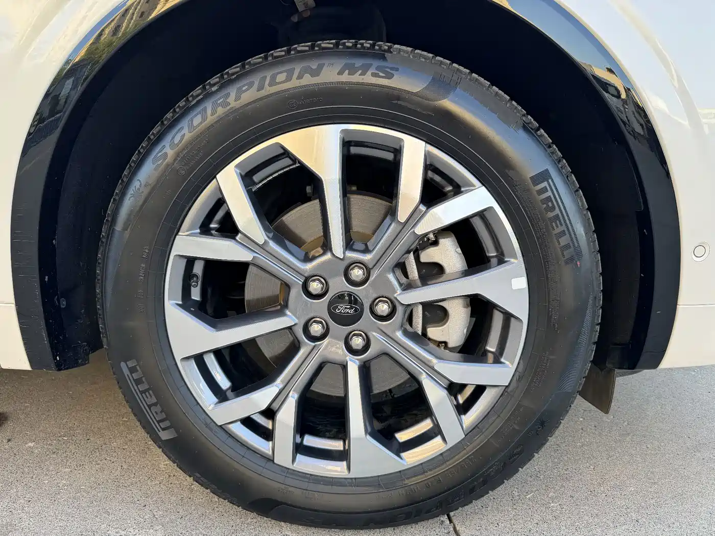 Фото 8 - Ford Edge