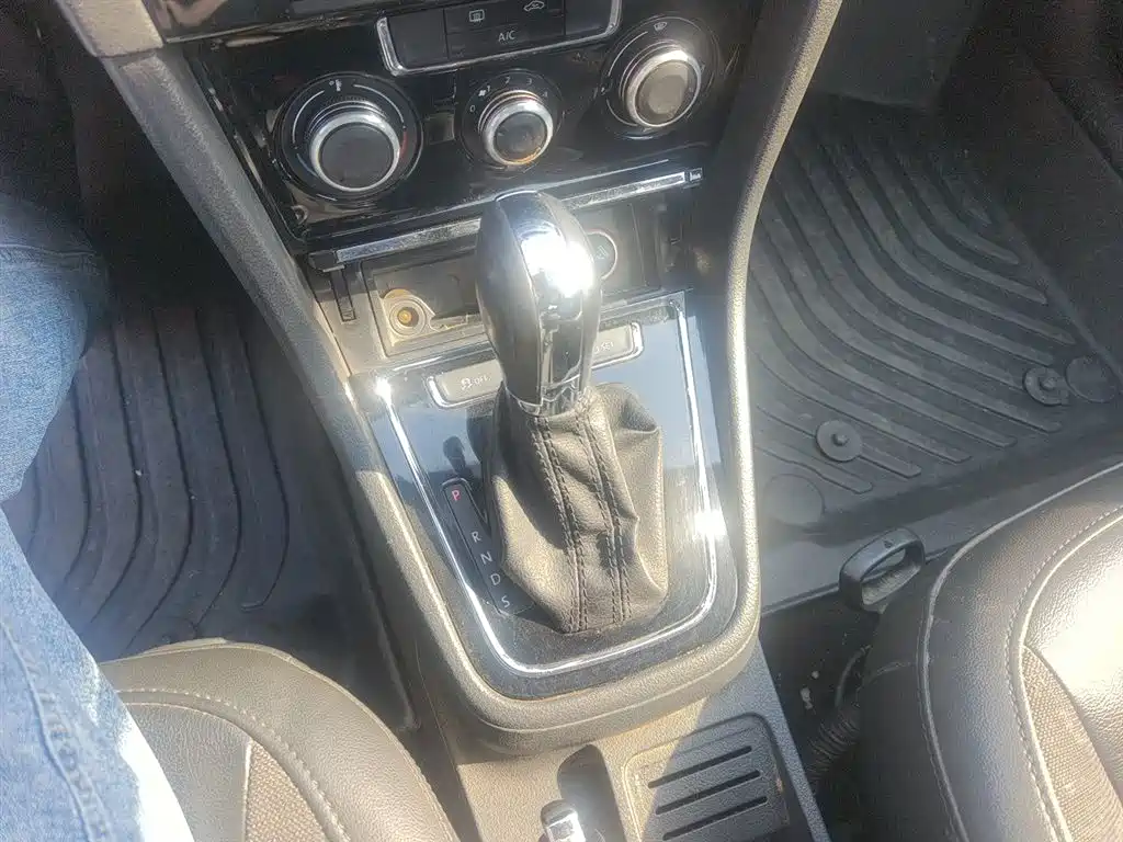Volkswagen Bora 2015 Quality Edition 1.6L Automatic Comfort фото 7