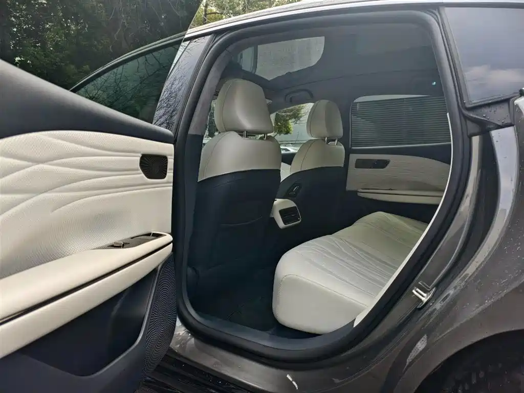 GEELY GALAXY GALAXY E8