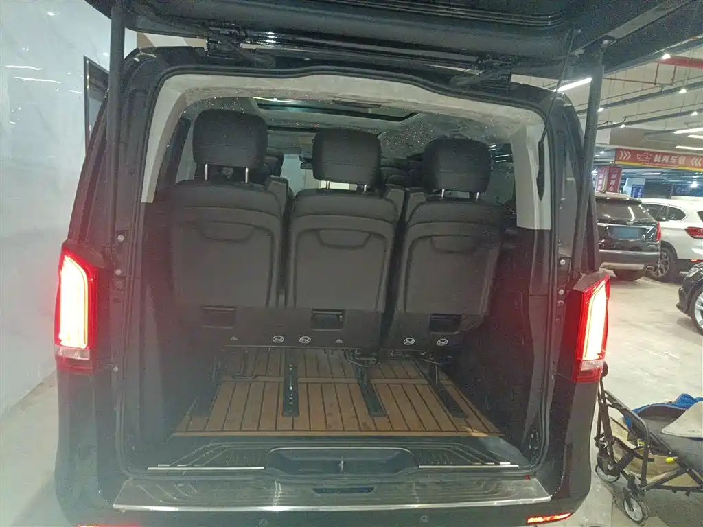 MERCEDES-BENZ V-CLASS