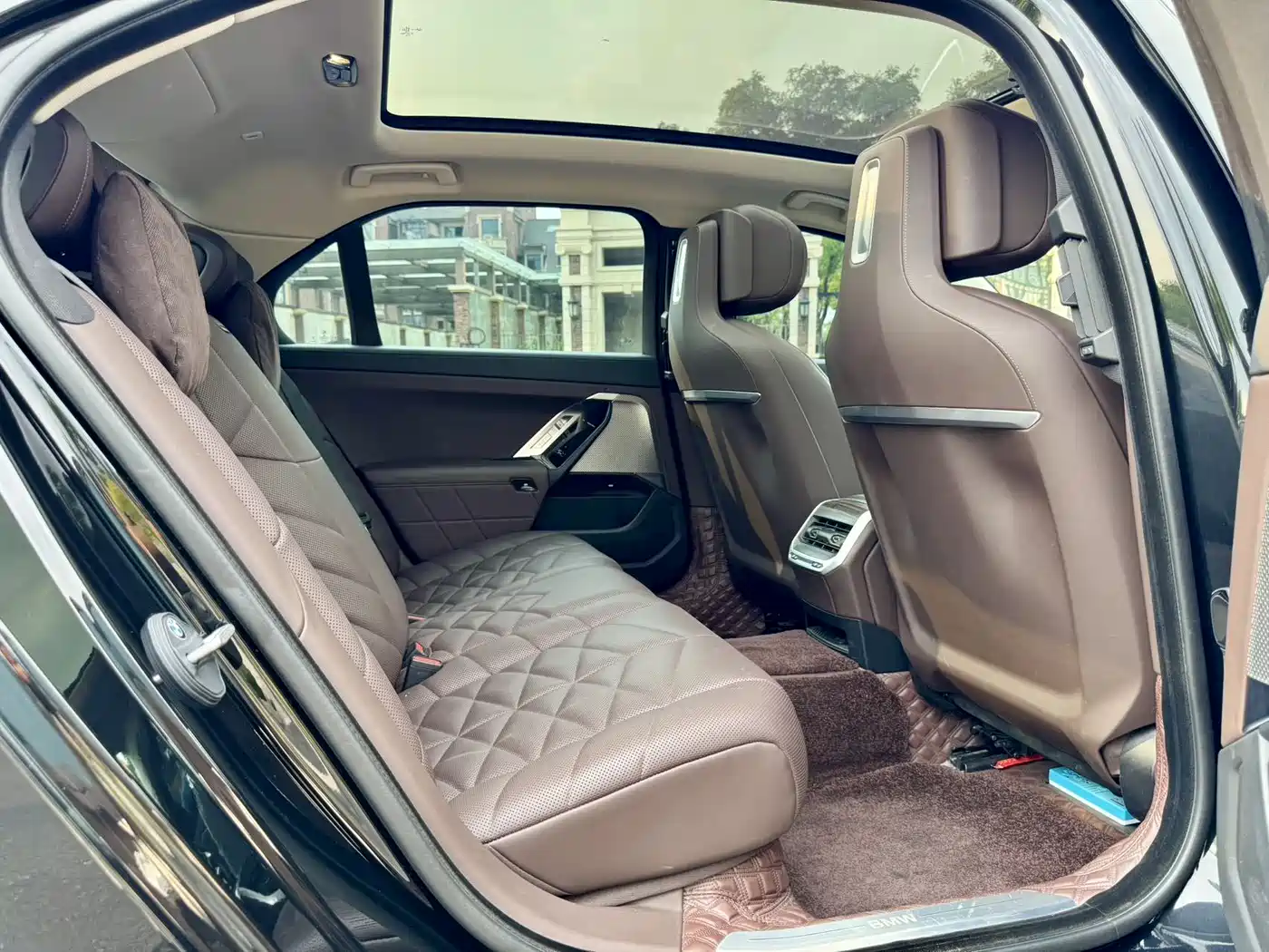 BMW 7 Series 2023 Model 735Li Luxury Package фото 13