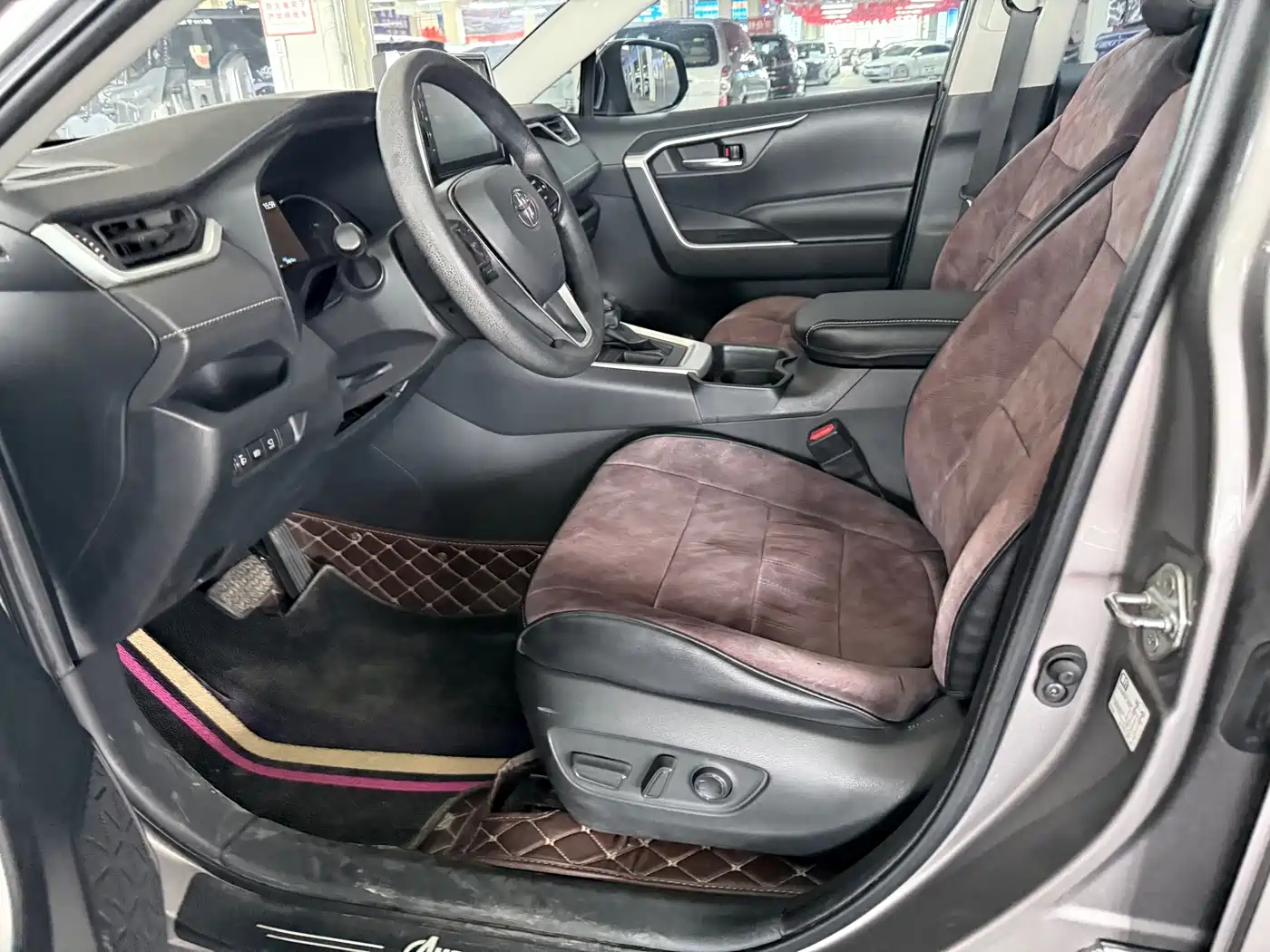 Toyota RAV4 Rongfang 2020 2.0L CVT 2WD Trend Edition фото 8
