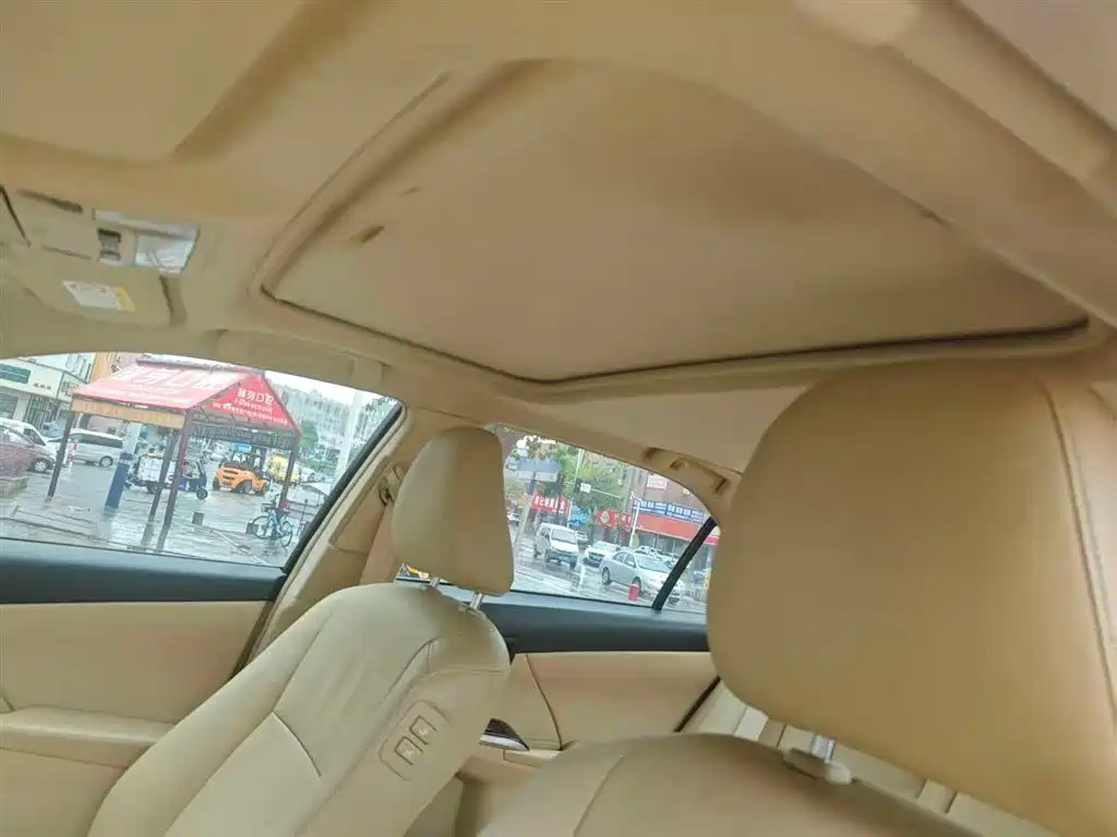 Toyota Camry 2015 2.0G Leading Edition фото 5