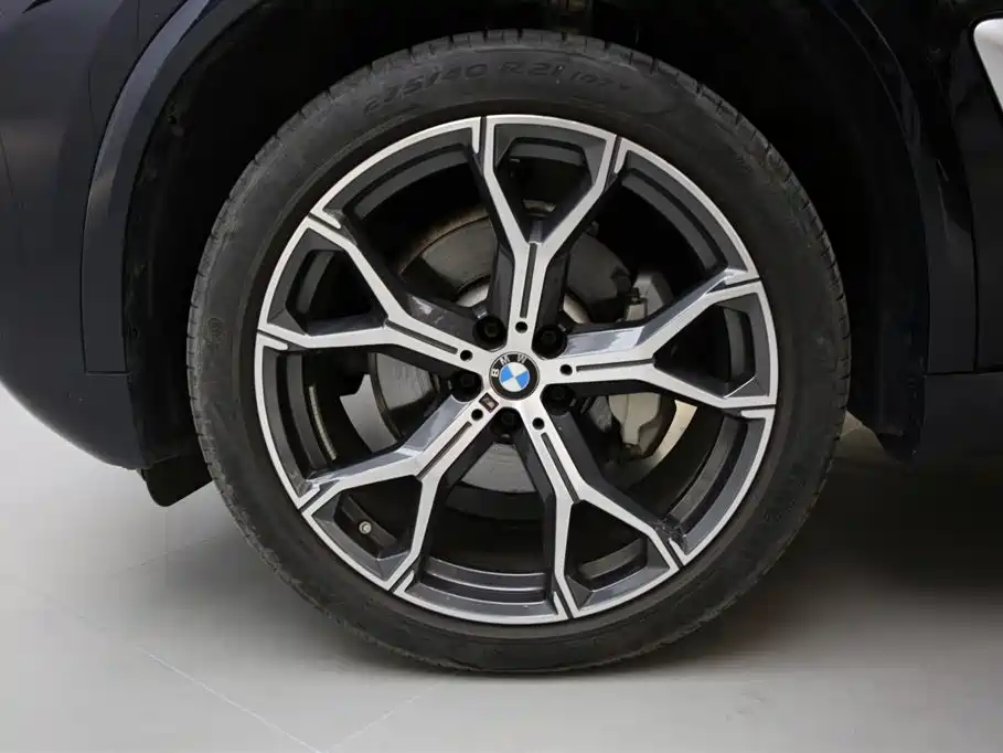 BMW X5 2023 xDrive 30Li Premium M Sport Package фото 17