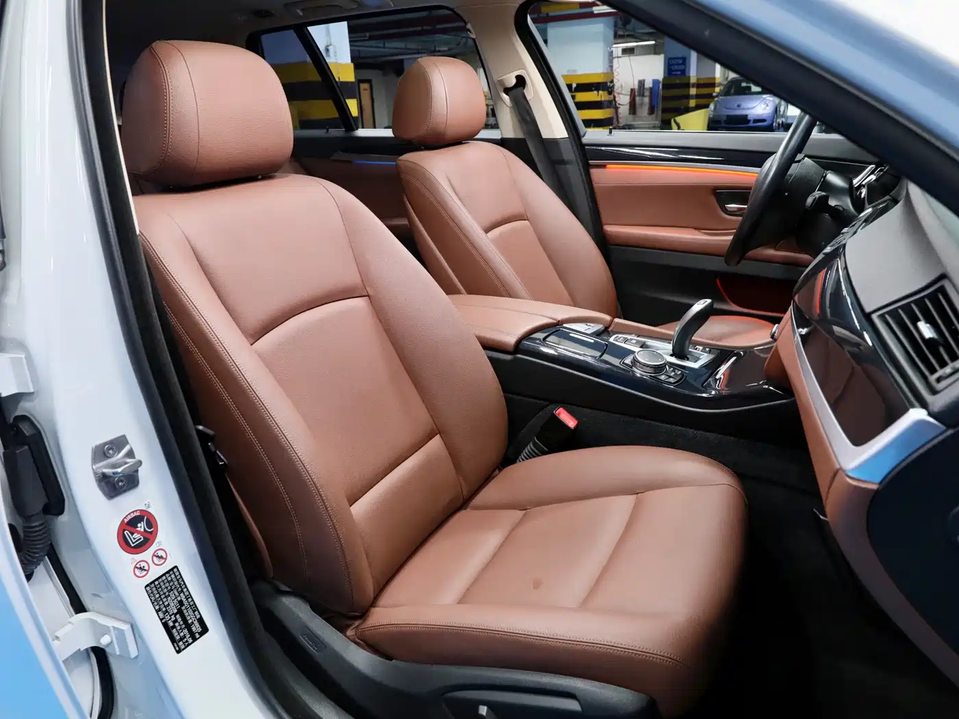 BMW 5 Series (Import) 2014 520i Touring фото 10