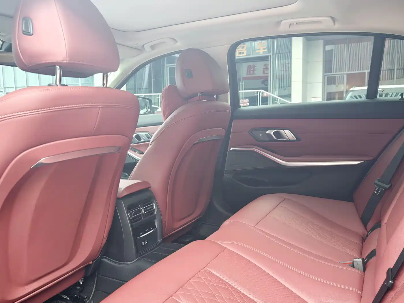 BMW 3 Series 2025 330Li M Sport Night Edition фото 16