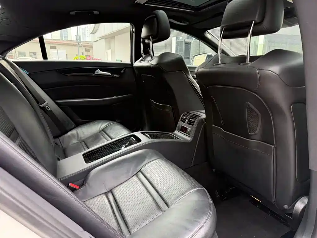 Mercedes-Benz CLS AMG 2015 AMG CLS 63 4MATIC фото 2