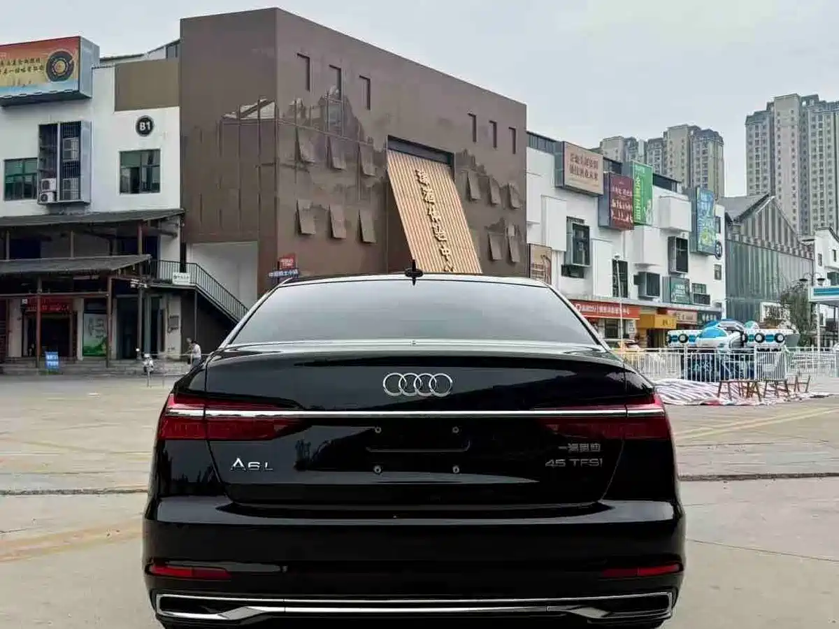 Фото 8 - Audi A6L