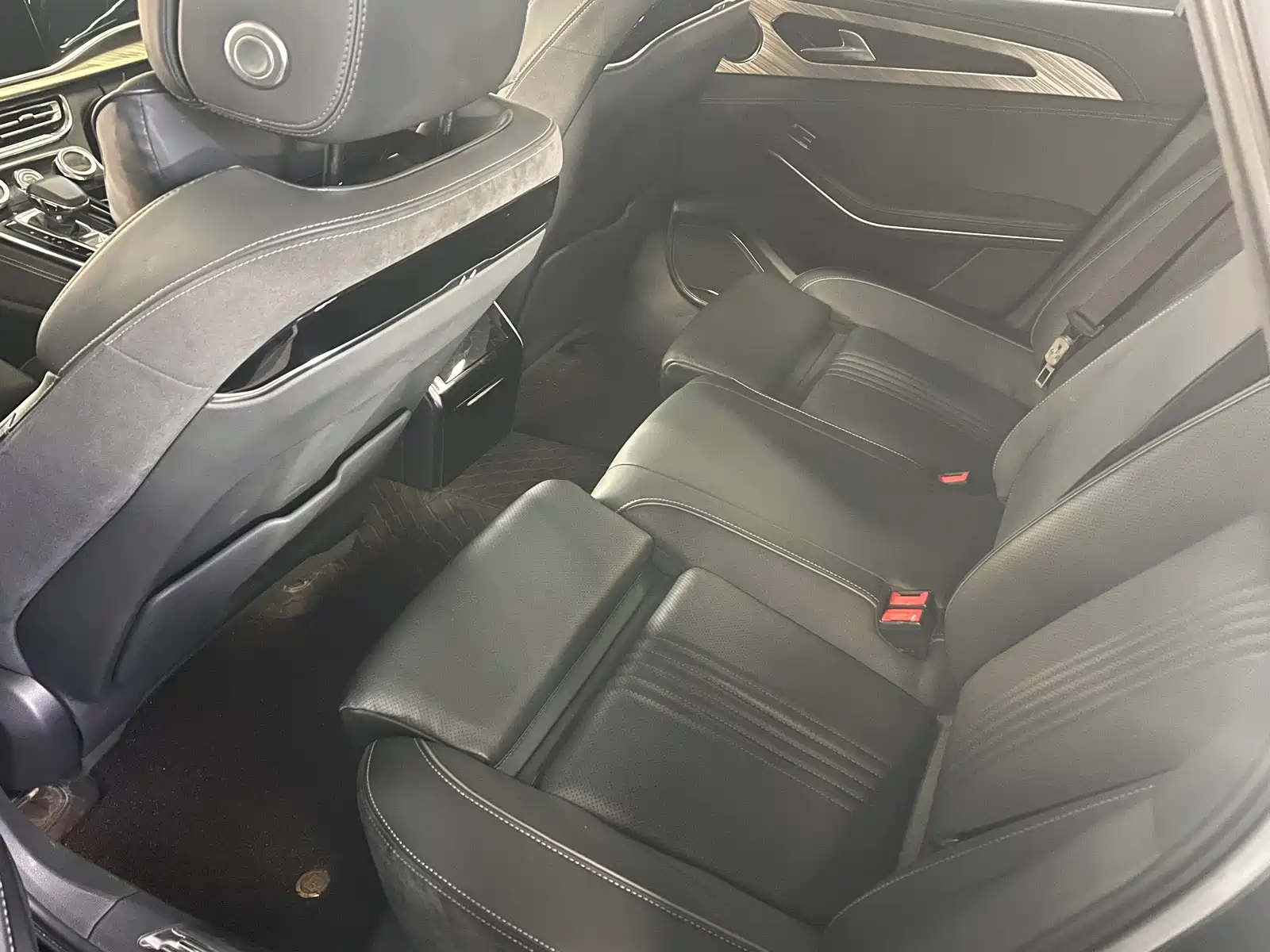 Фото 8 - Hongqi H9