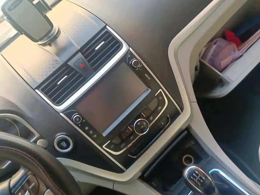 Geely Emgrand 2015 2015 Sedan 1.5L Manual Upward Edition