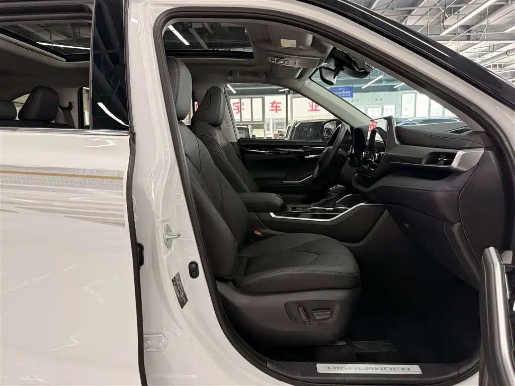 Toyota Highlander 2023 2.5L Smart Hybrid Dual Engine AWD Premium 7-Seater фото 10