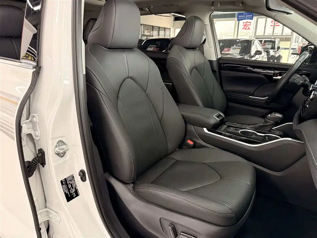 Toyota Highlander 2023 2.5L Smart Hybrid Dual Engine AWD Premium 7-Seater фото 11
