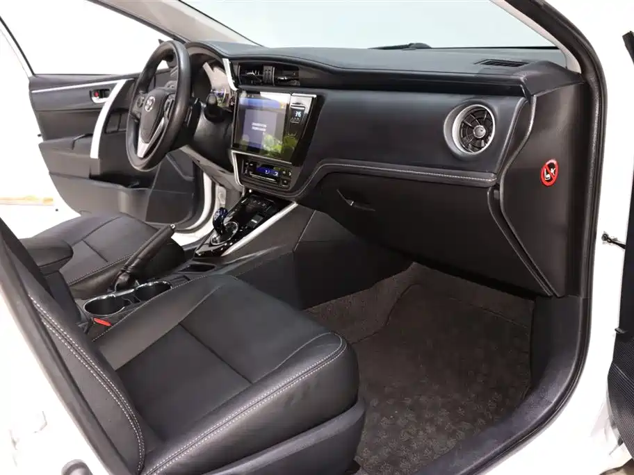 Toyota Corolla 2017 Facelift Hybrid 1.8L E-CVT Leading Edition фото 8