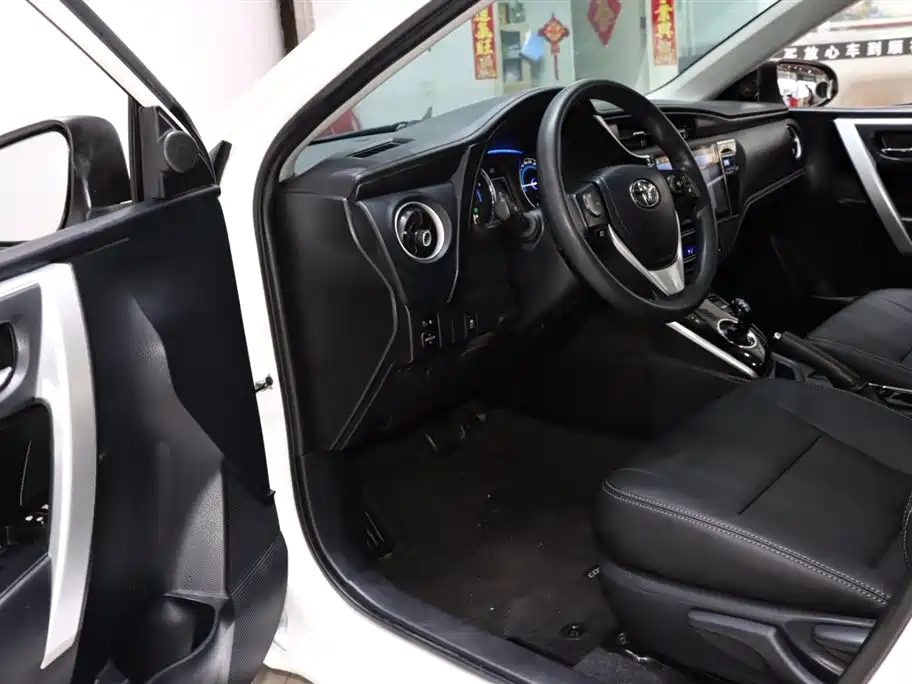 Toyota Corolla 2017 Facelift Hybrid 1.8L E-CVT Leading Edition фото 9