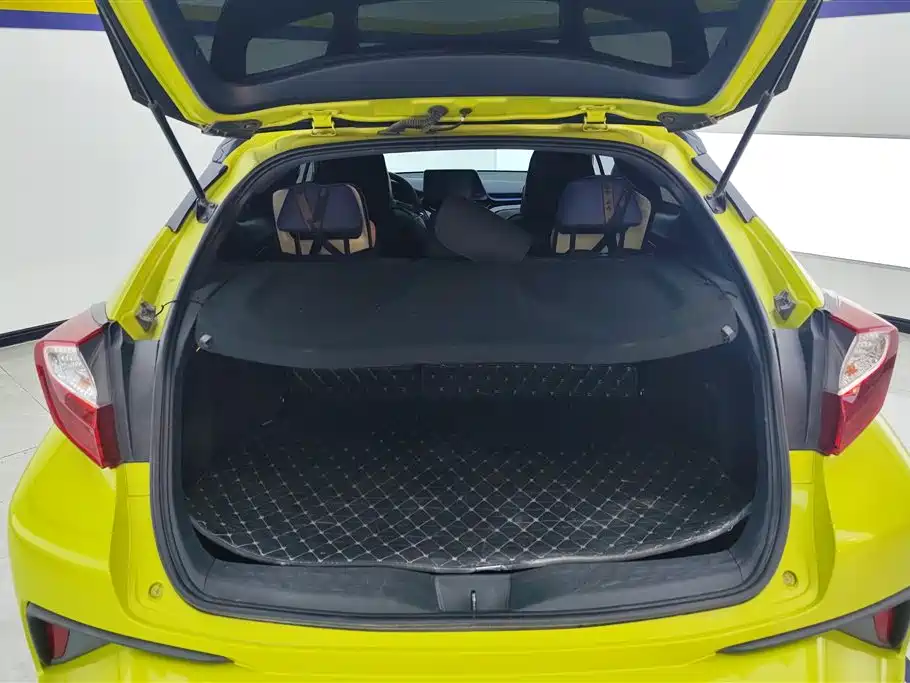 Toyota C-HR 2018 2.0L Leading Sunroof Edition China VI фото 4