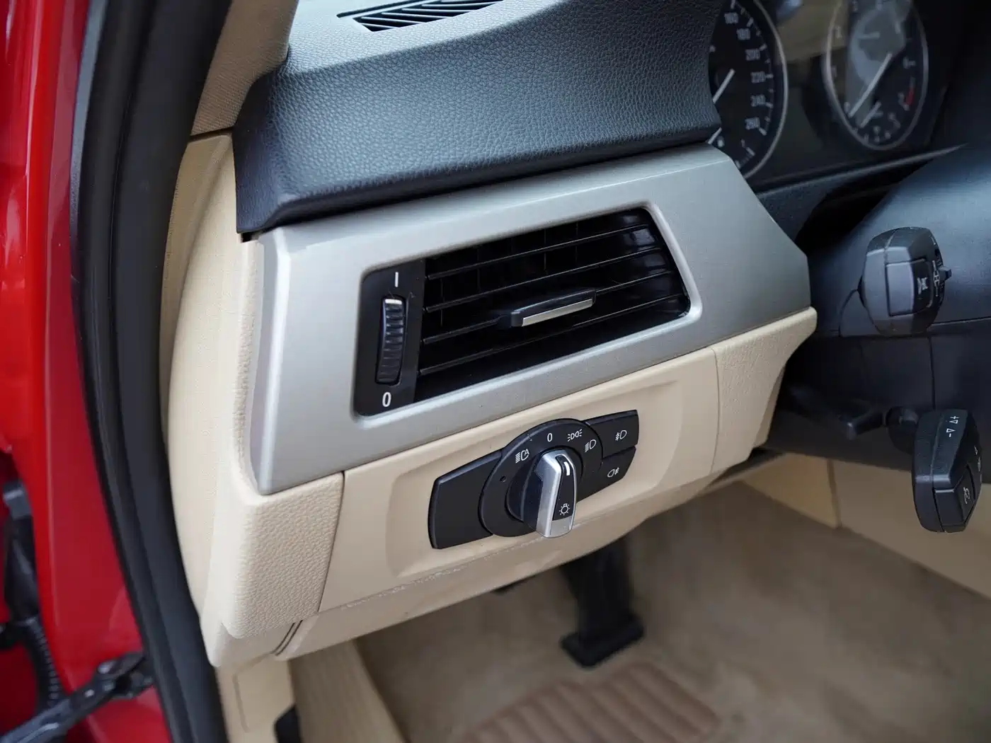 BMW 3 Series 2012 320i Luxury фото 20