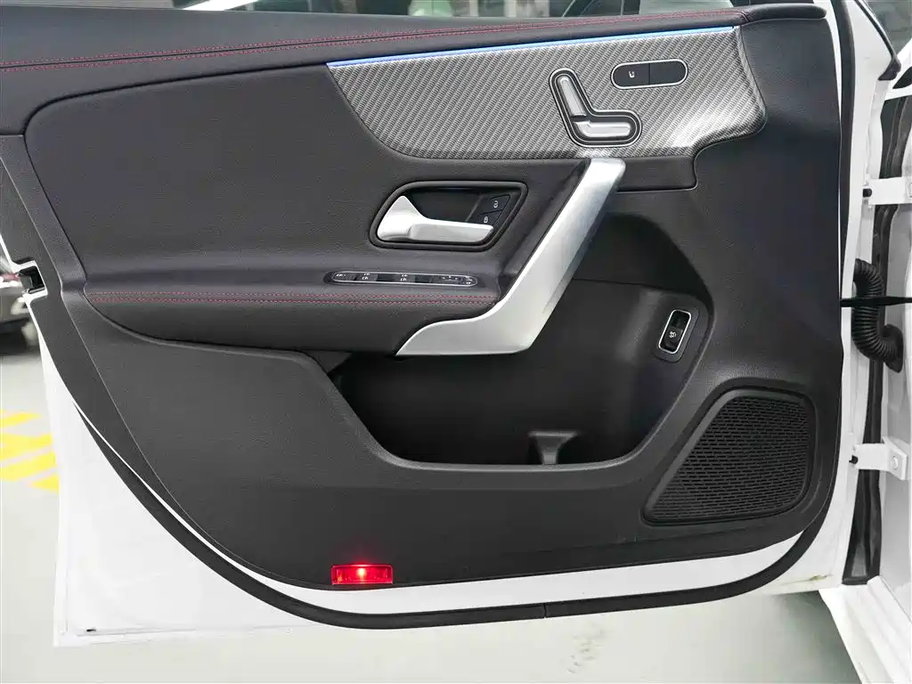 Mercedes-Benz A-Class 2025 Facelift A 200 L Fashion Edition фото 9