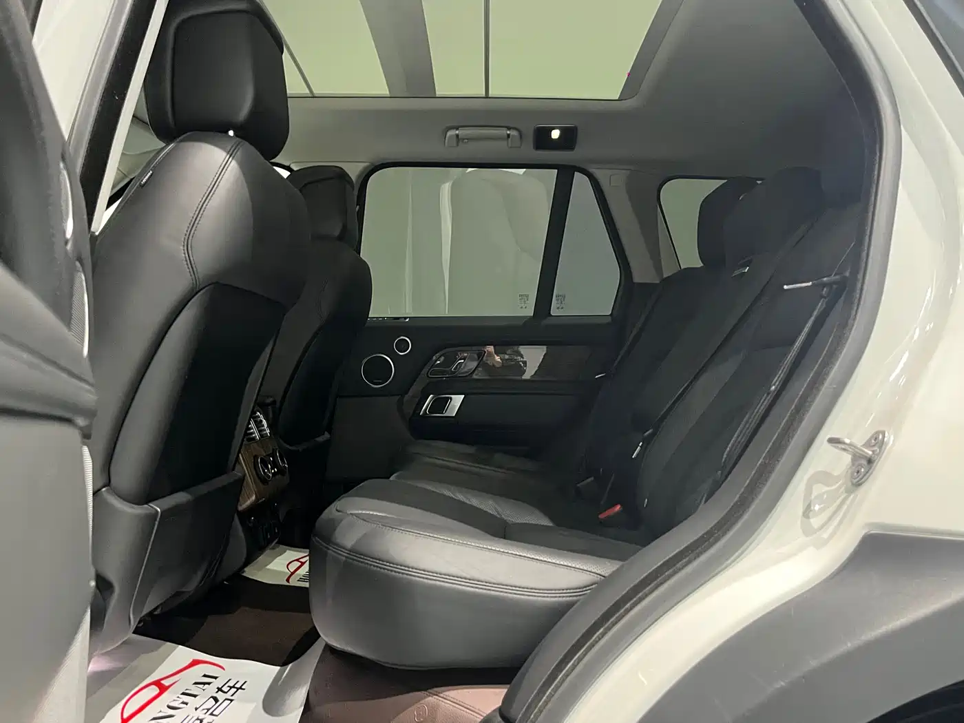 Land Rover Range Rover 2018 3.0 SC V6 Vogue Heritage Edition фото 7