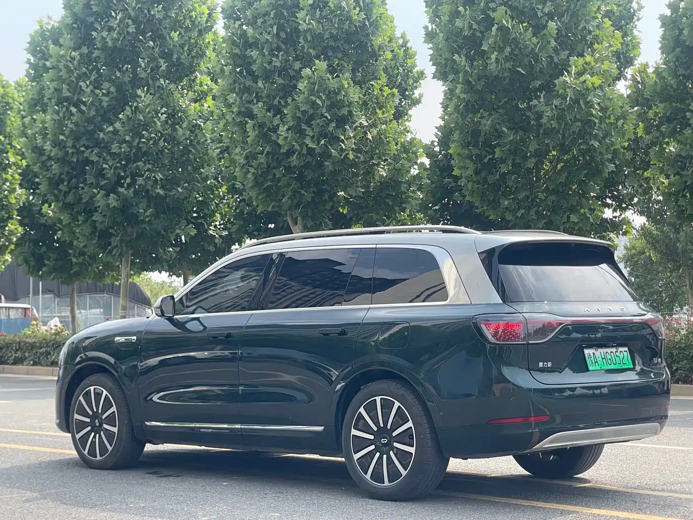 AITO Wenjie AITO M9 2024 Range Extender Max Edition 42kWh 6-seater фото 7