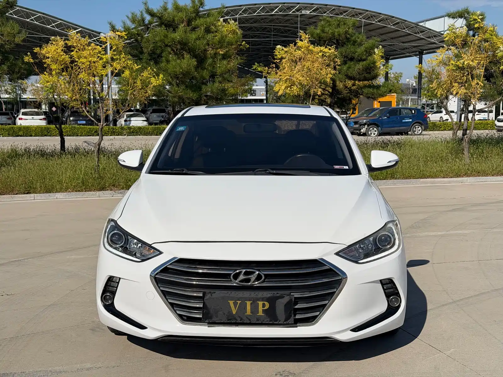 Photo 2 - Hyundai Elantra