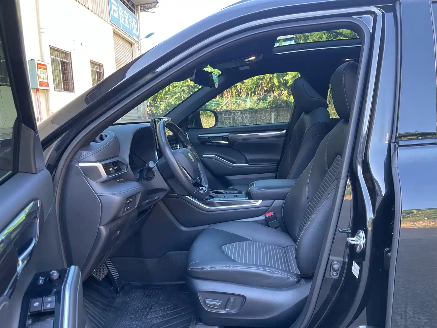 Toyota Crown Kluger 2022 2.5L HEV 4WD Premium Edition фото 4