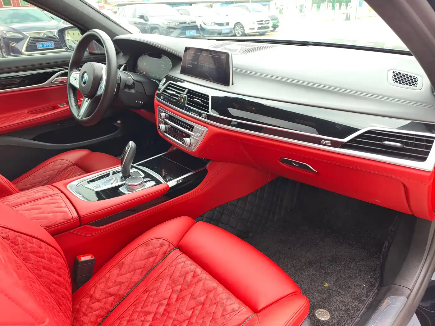 BMW 7 Series 2019 740Li xDrive Executive M Sport Package фото 15